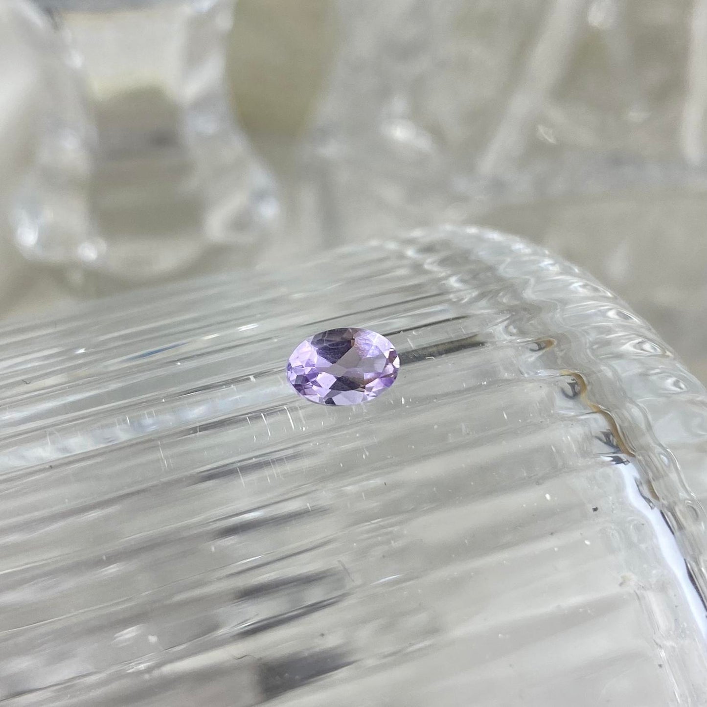 Pale Amethyst Oval 6x4mm natural