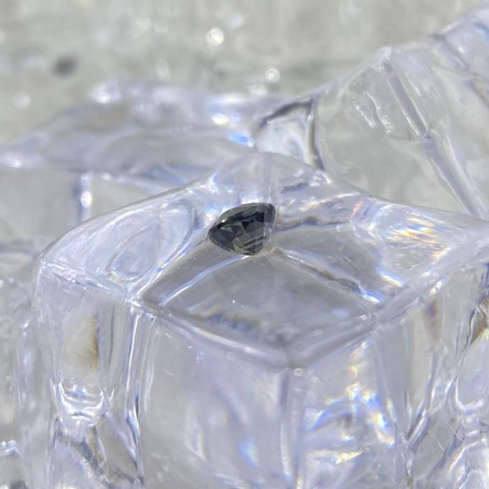 Green Sapphire Oval 0,67 ct 5x4 mm