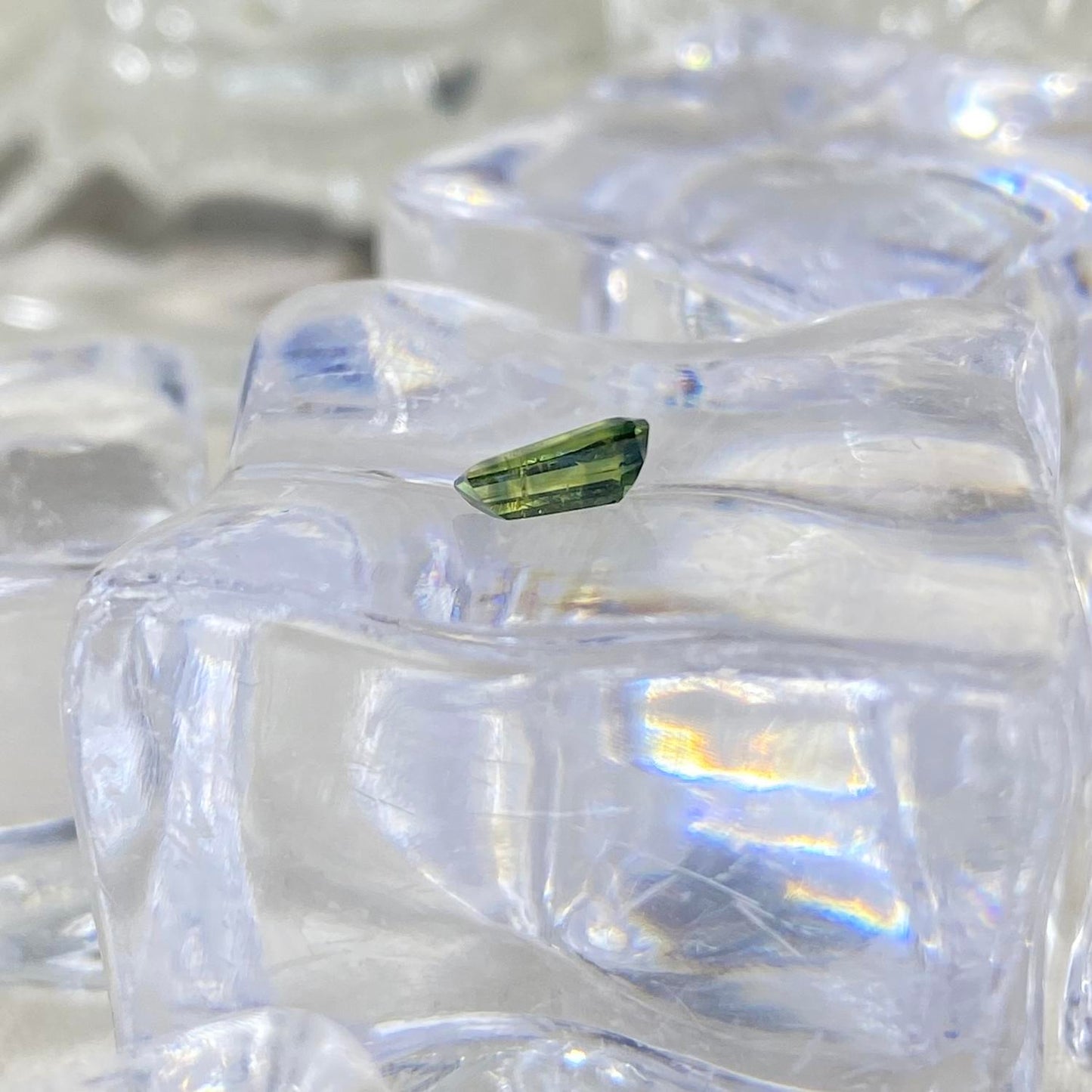 Green Sapphire Tappered 0,49ct 5,8 x 3,7mm