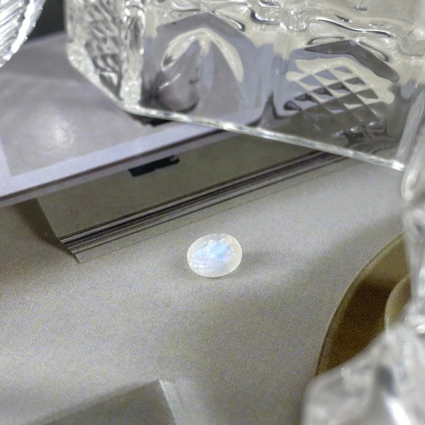 Moonstone Oval 6 x 8 mm natural