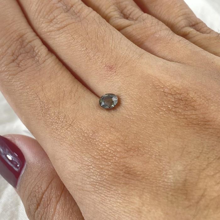 Green Sapphire Oval 0,67 ct 5x4 mm