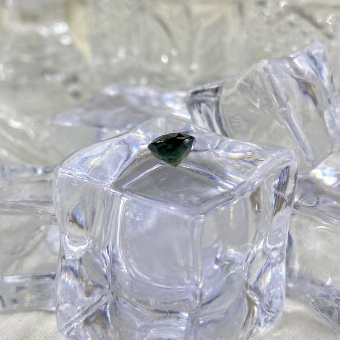 Green Sapphire Oval 0,67ct 5x4mm