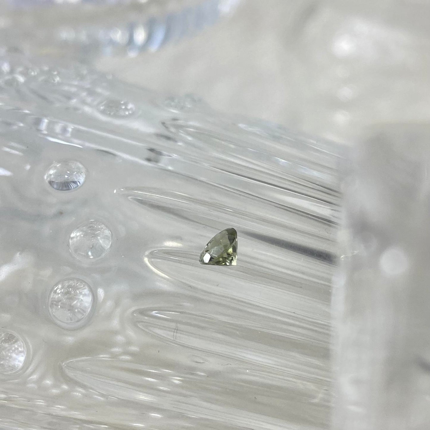 Moldavite Round 3mm natural