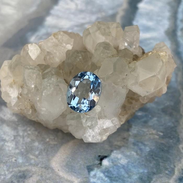 swiss blue topaz oval 9x6mm