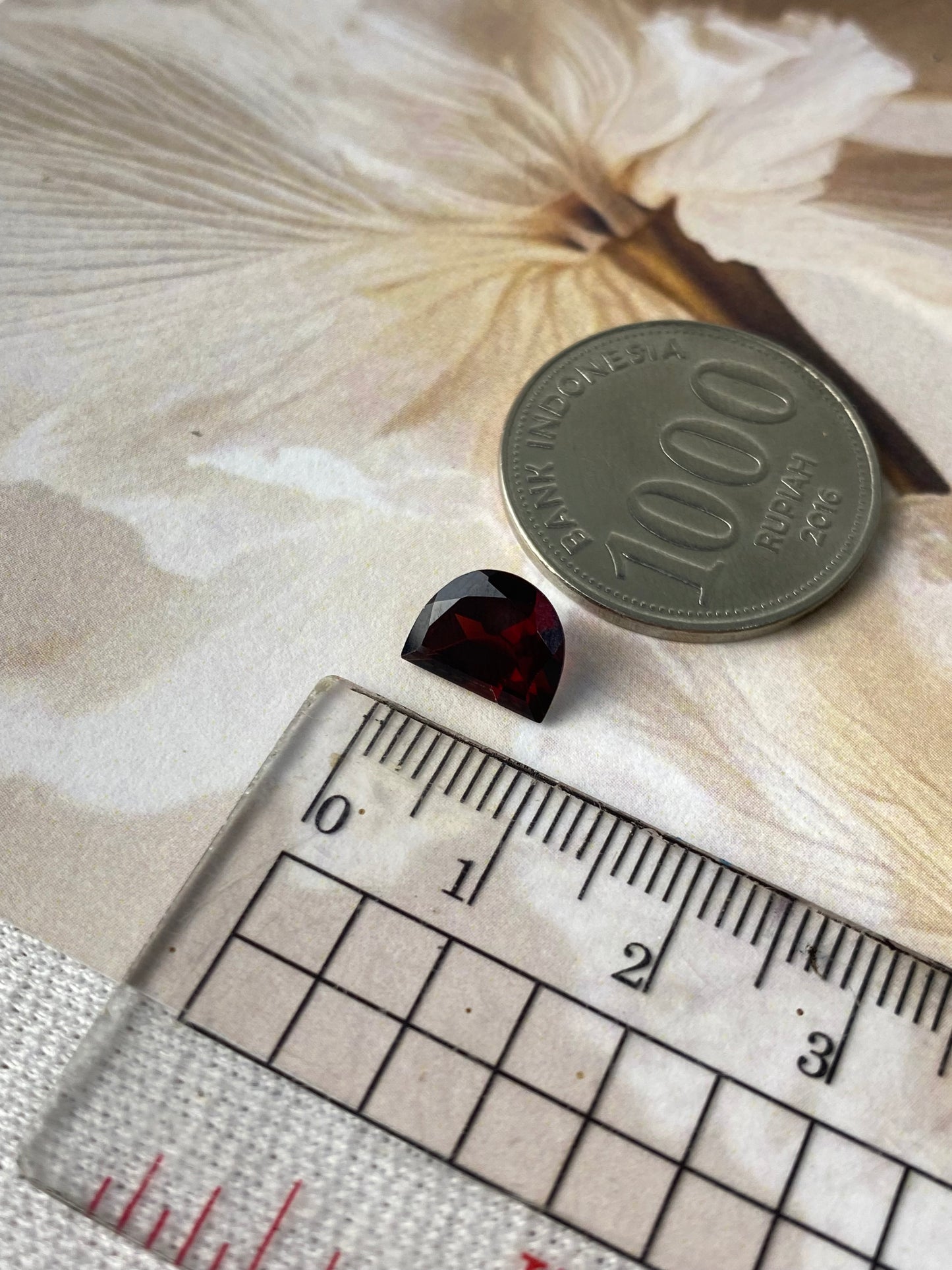 D shape Garnet 7x9mm