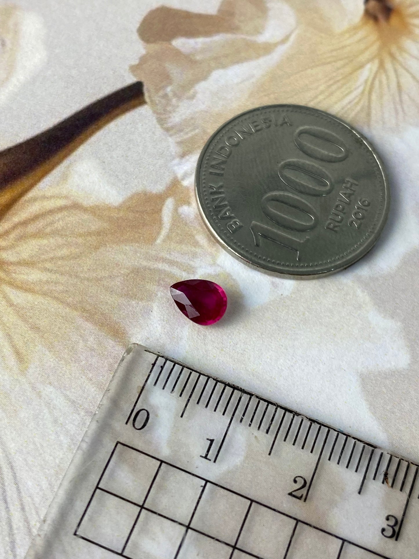 Red Ruby Pearcut 0,9ct 7x5x2mm