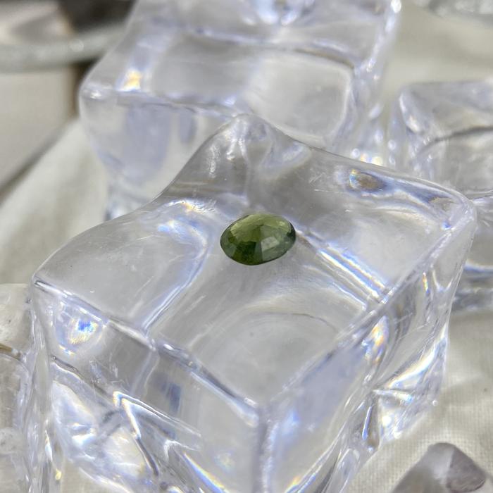 Green Sapphire Oval 5,9x4,5 mm