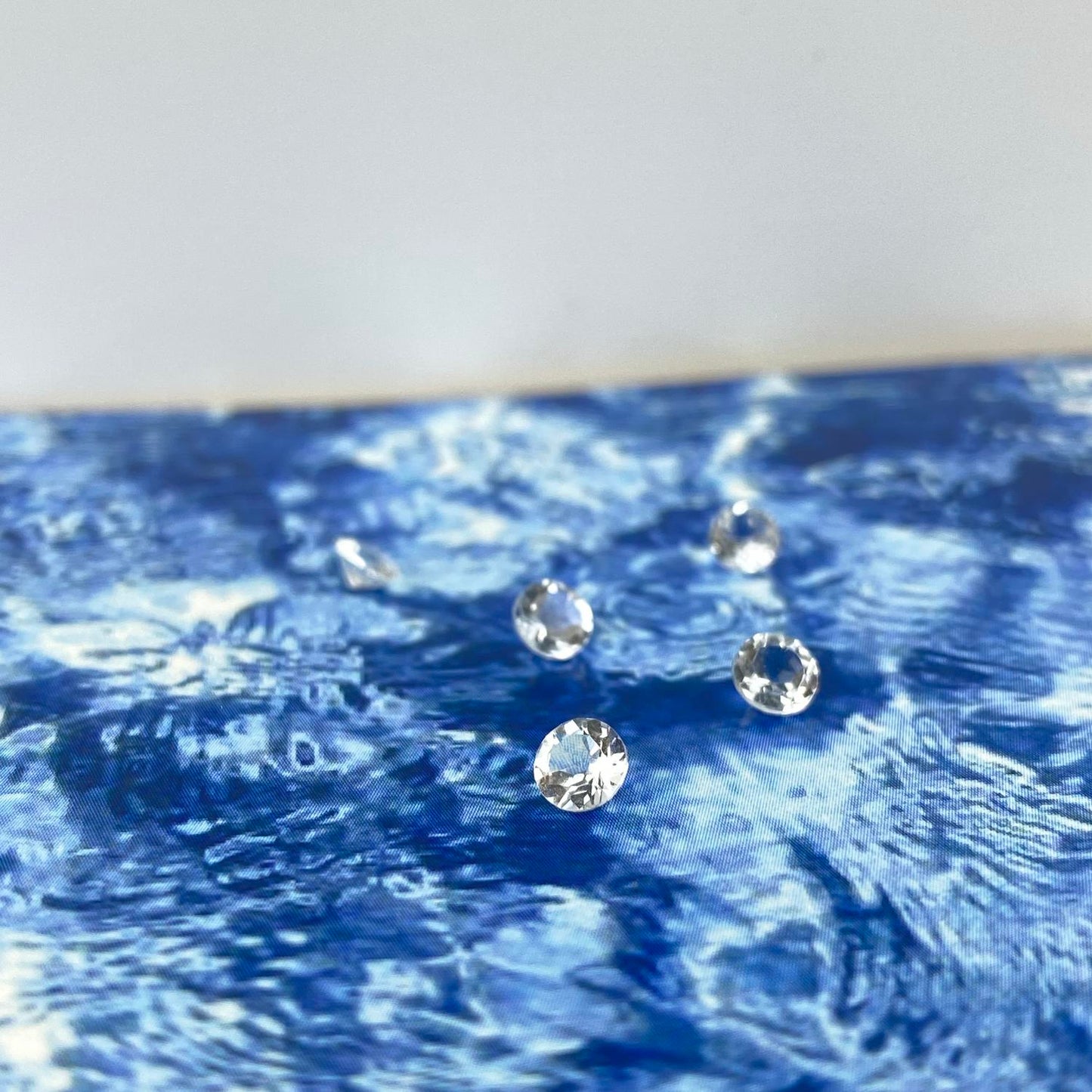 White Topaz Round 4mm natural