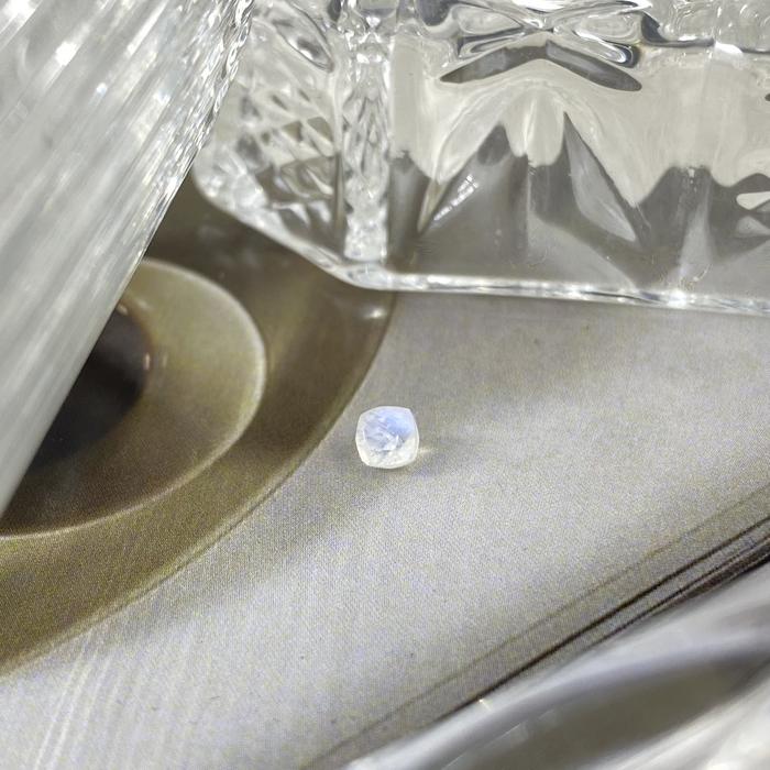 Moonstone Cushion 4x4mm natural