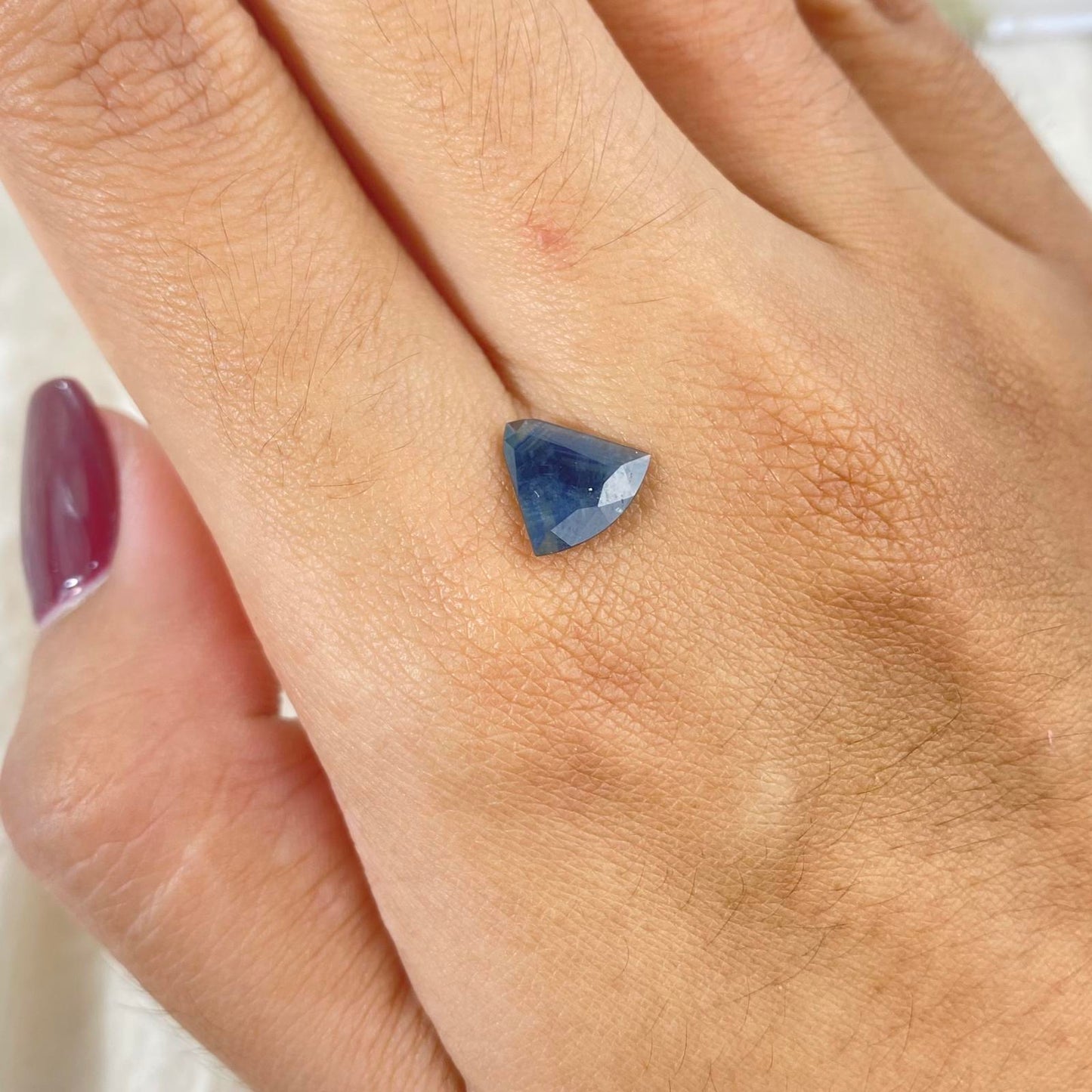 Dark Sapphire Shield 1,28 ct 9,5 x 9 mm