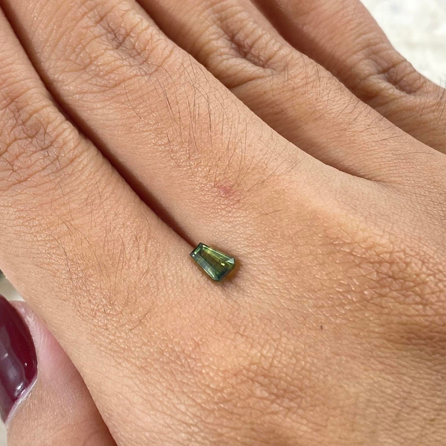 Green Sapphire Tappered 0,49ct 5,8 x 3,7mm