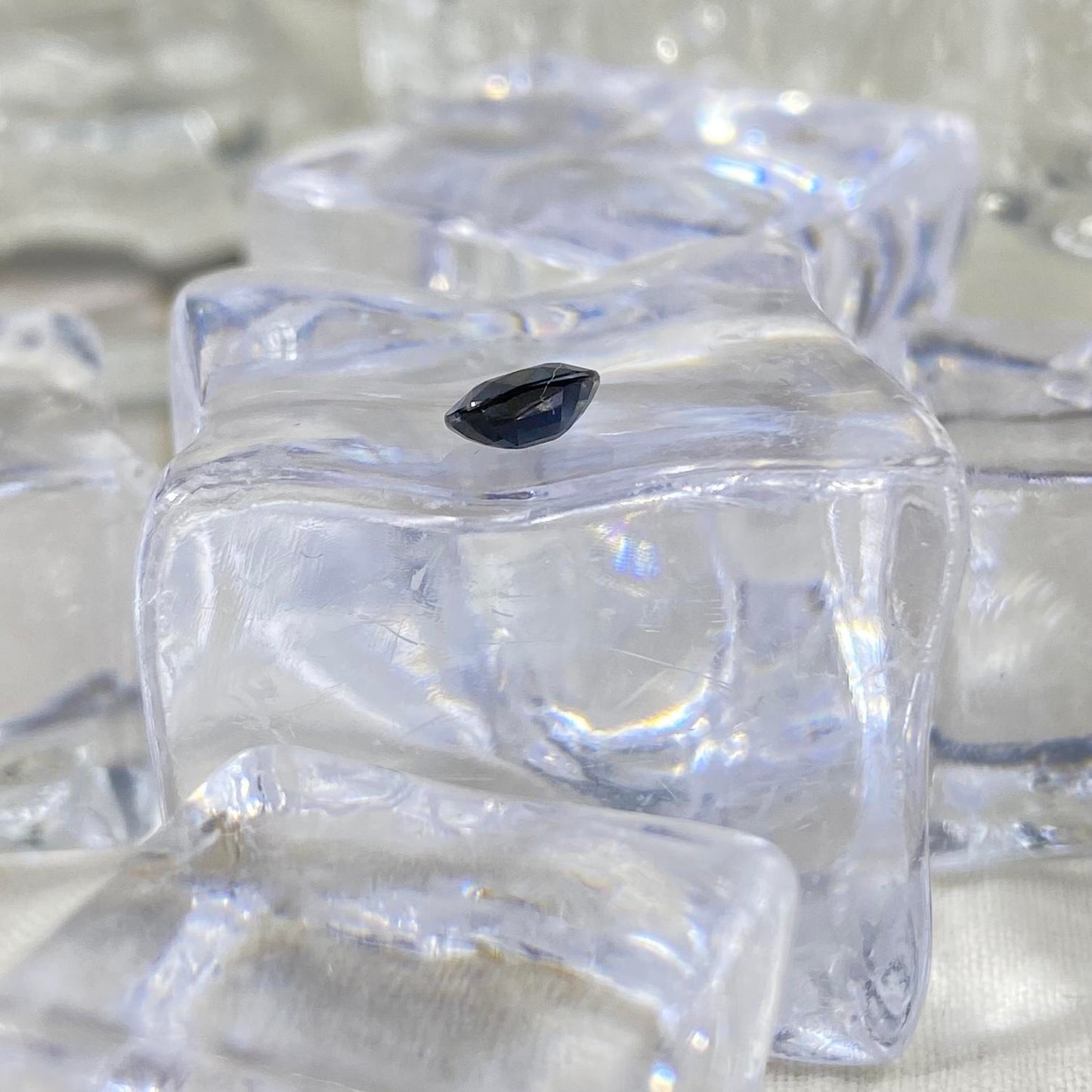 Deep Blue Sapphire 0,59ct 5,7x4,2mm