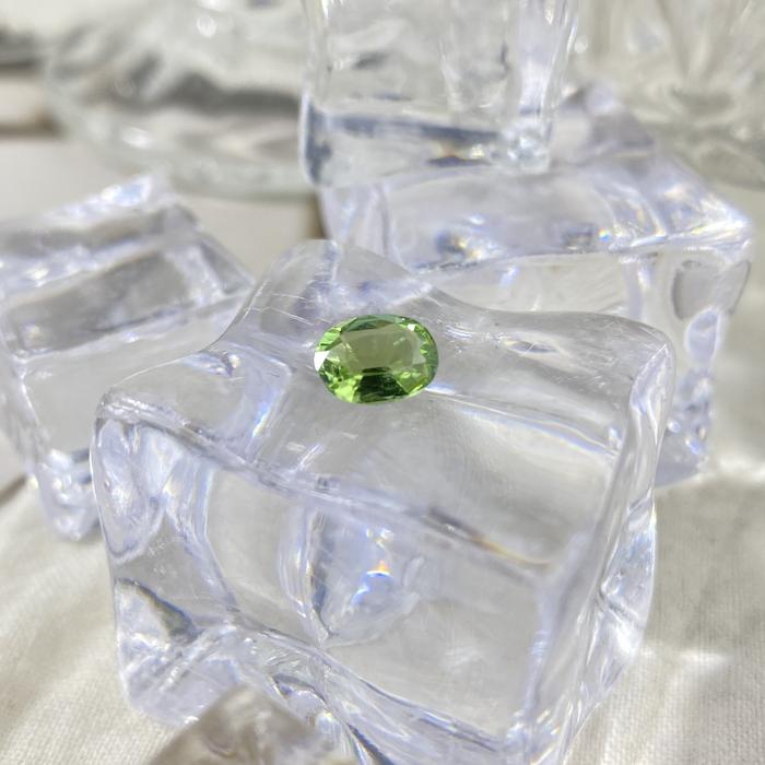 Green Tourmaline Oval 7x6,5x3mm