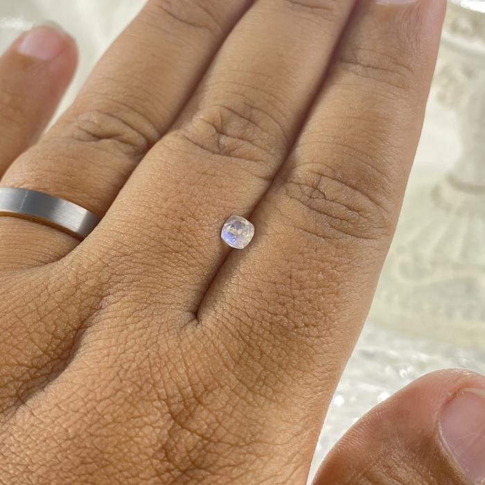 Moonstone Cushion 4x4mm natural