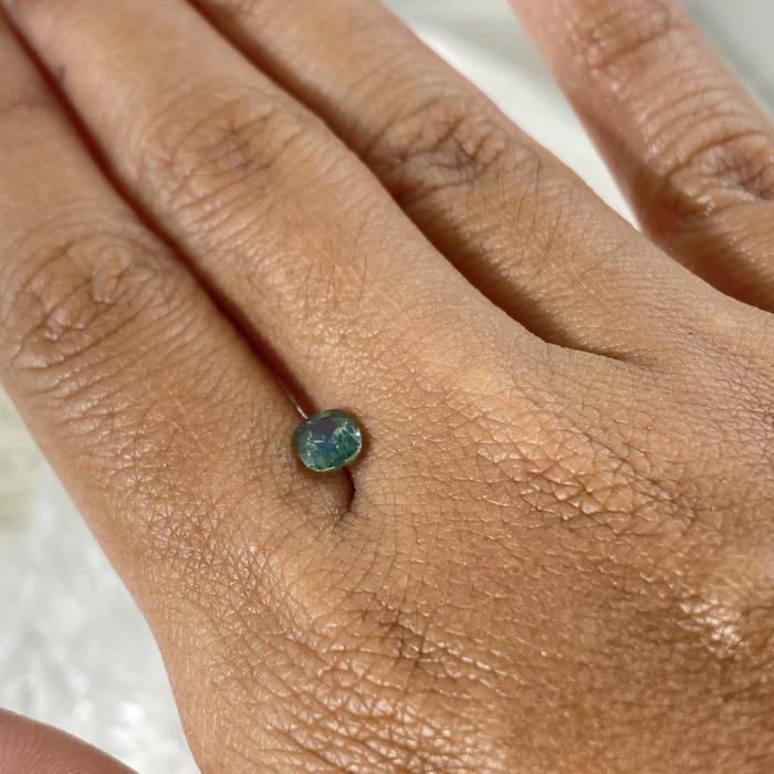 Teal Sapphire Cushion 0,66ct 5,5 x 4,5mm