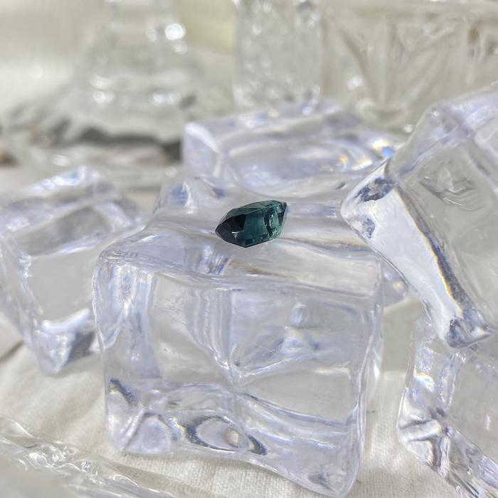 Green Tourmaline Cushion 7,8x 5,6x4mm