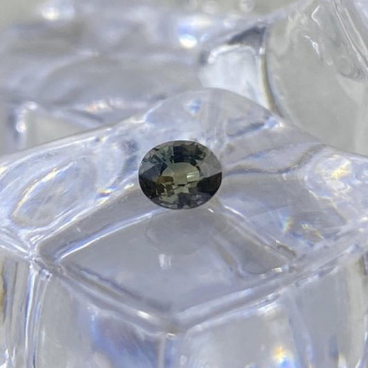 Green Sapphire Oval 0,67 ct 5x4 mm