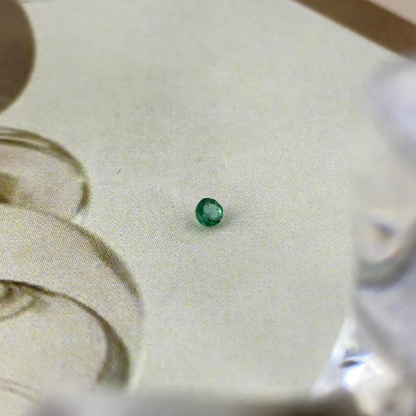 Emerald Round 2mm natural