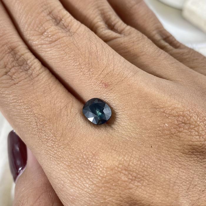 Deep Green Sapphire Cushion 8,5 x 6,5mm