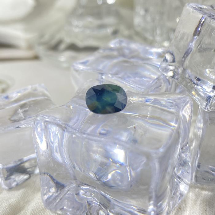 Deep Green Sapphire Cushion 8,5 x 6,5mm