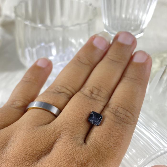 Black Howlite Square 6x6 mm