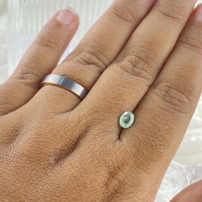 Columbian Emerald Round 6x4,7x3,4mm