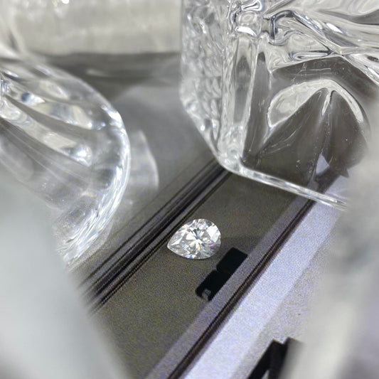 Moissanite Pear 0,8 ct 7x5 mm