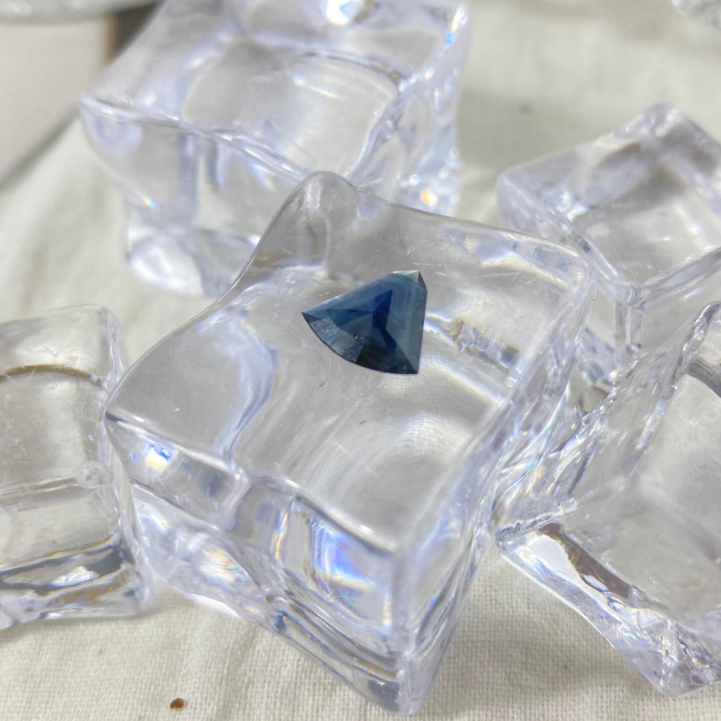 Dark Sapphire Shield 1,28 ct 9,5 x 9 mm