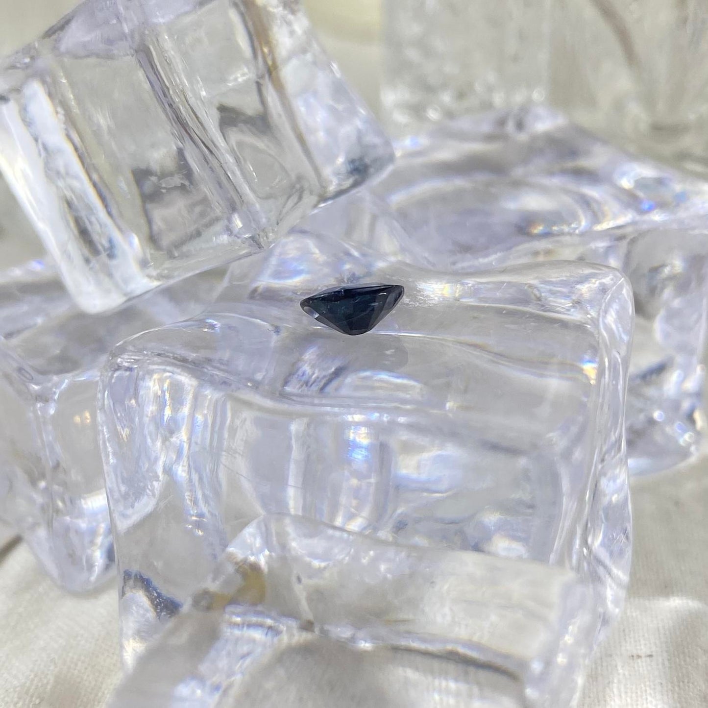 Dark Sapphire Oval 6,5 x 5 x 2,7mm