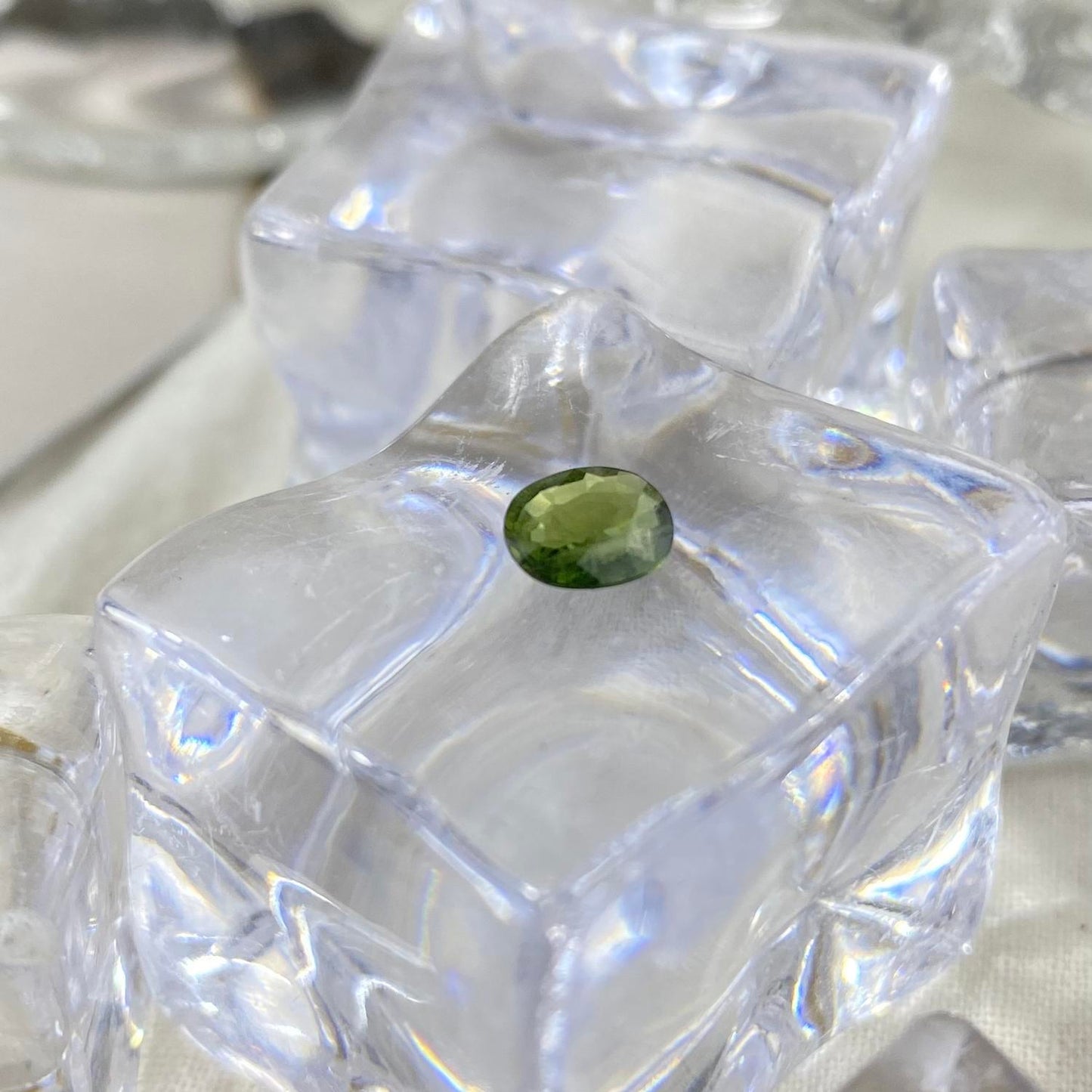 Green Sapphire Oval 5,9x4,5 mm