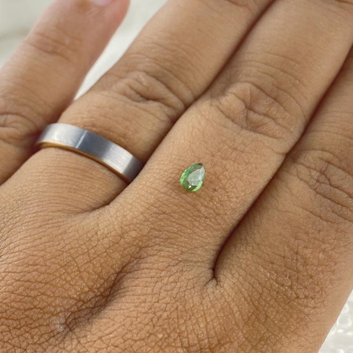 Columbian Emerald Pear 5x3,2x1,5mm