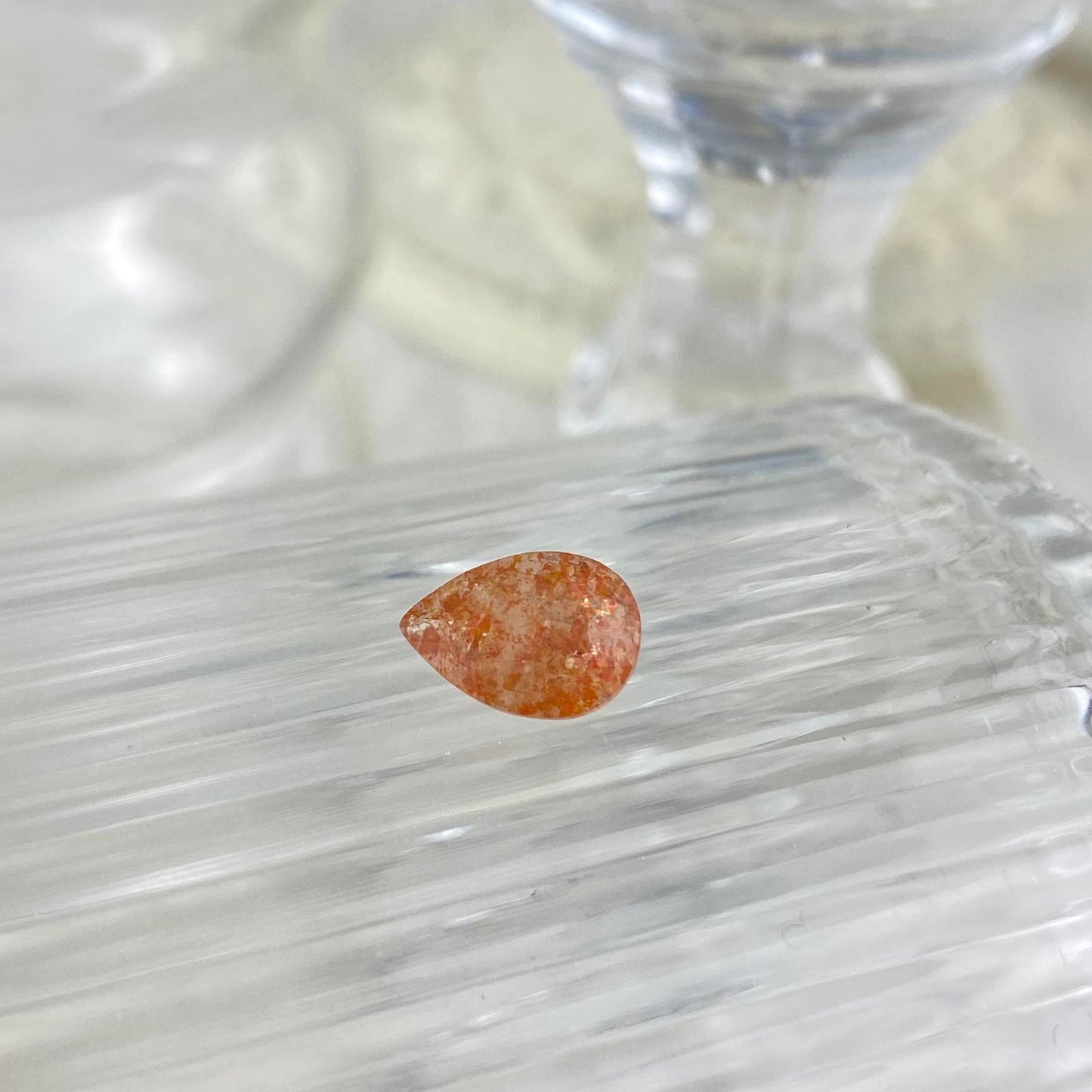 Sunstone Pear 1,6 ct 9x 6 x 6,7 x 3,9 mm