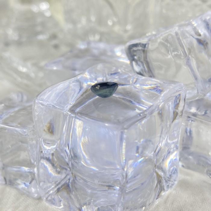 Black Sapphire Oval 0,89ct 6x4,8mm