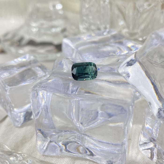 Green Tourmaline Cushion 7,8x 5,6x4mm