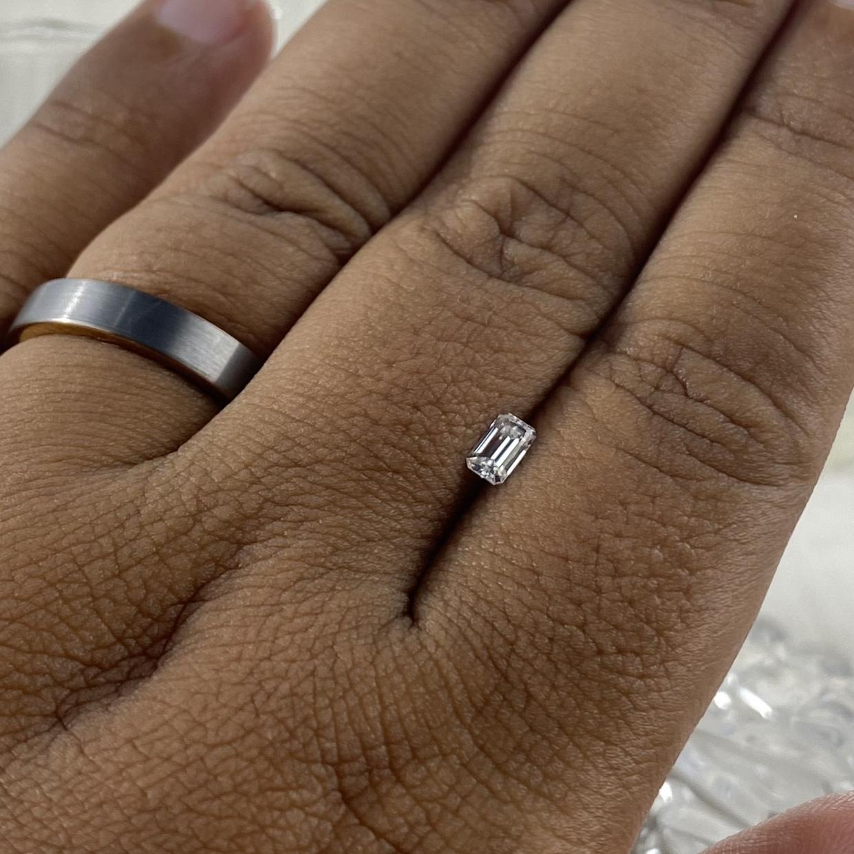 Moissanite Emerald 0,5 ct 8 x 3 mm