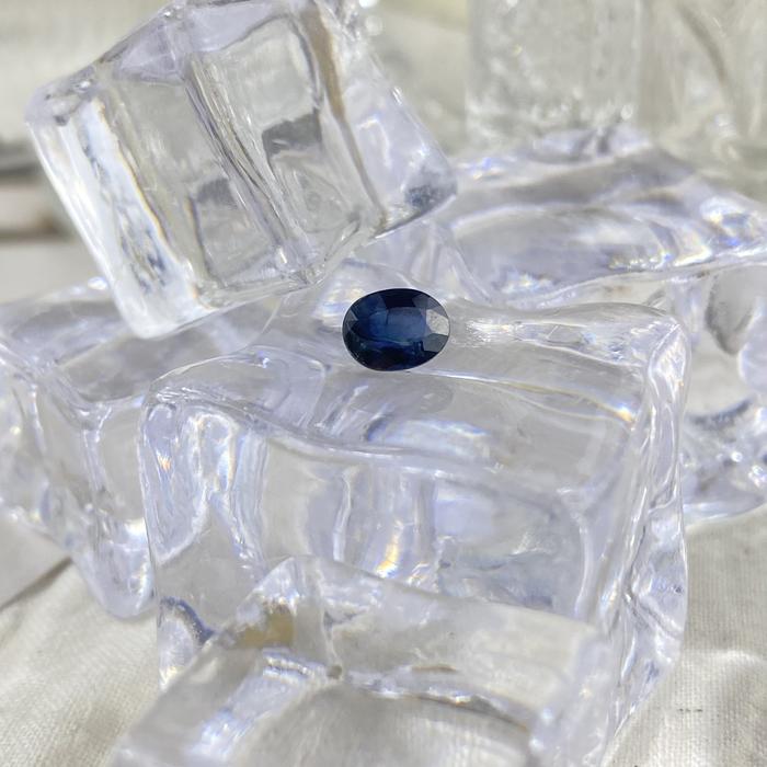 Dark Sapphire Oval 6,5 x 5 x 2,7mm