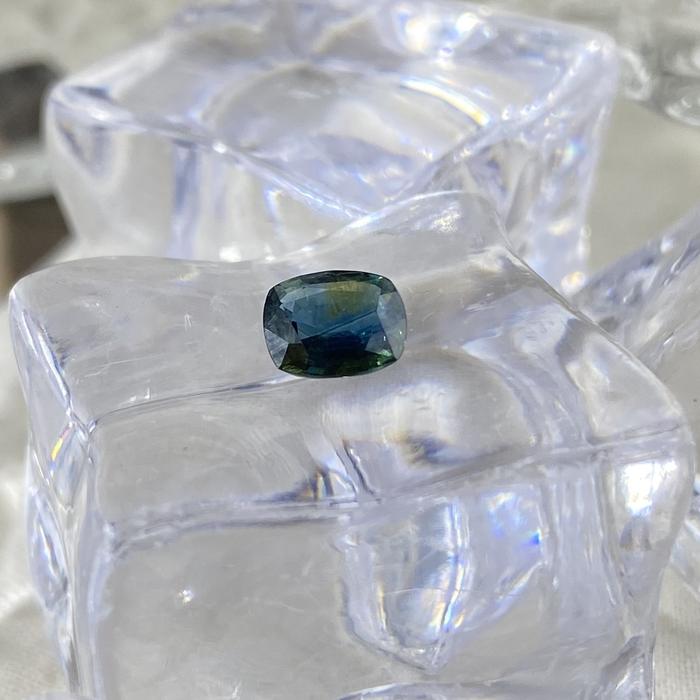 Teal Sapphire Cushion 7x5,8mm