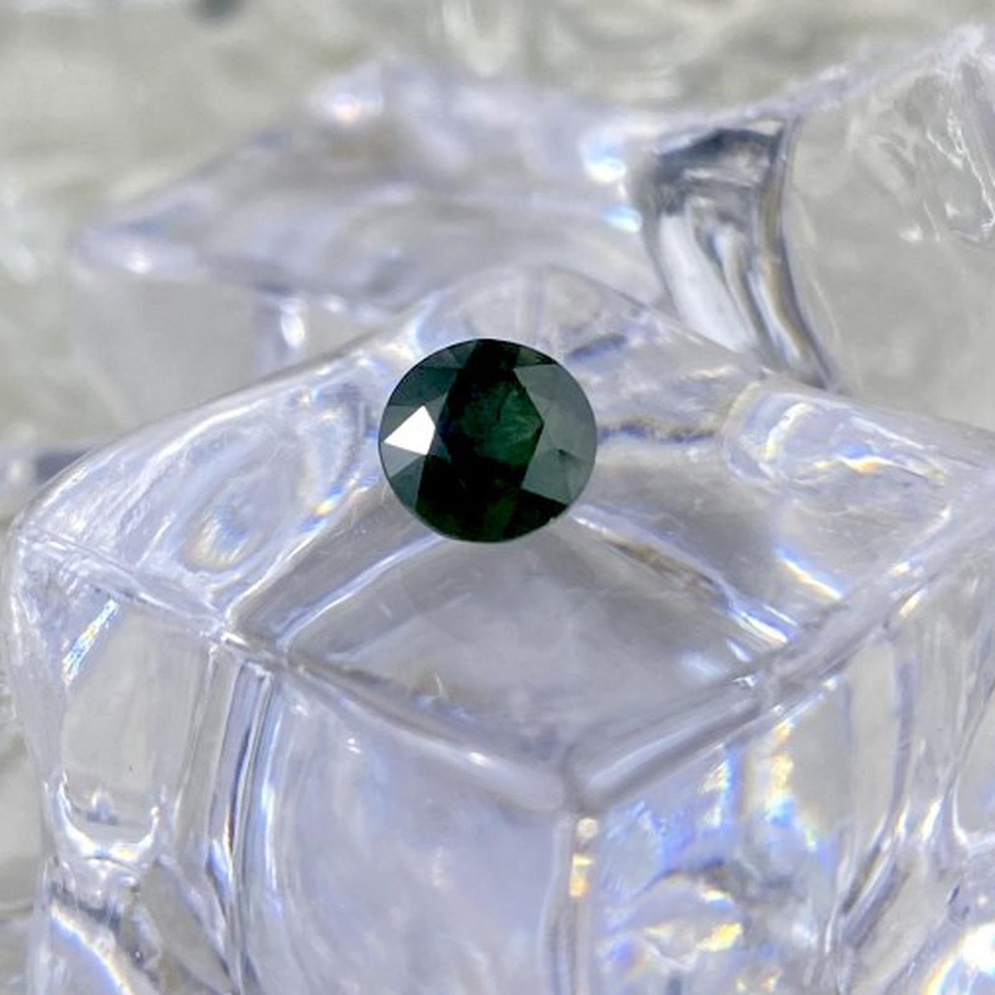 Green Sapphire Oval 0,67ct 5x4mm