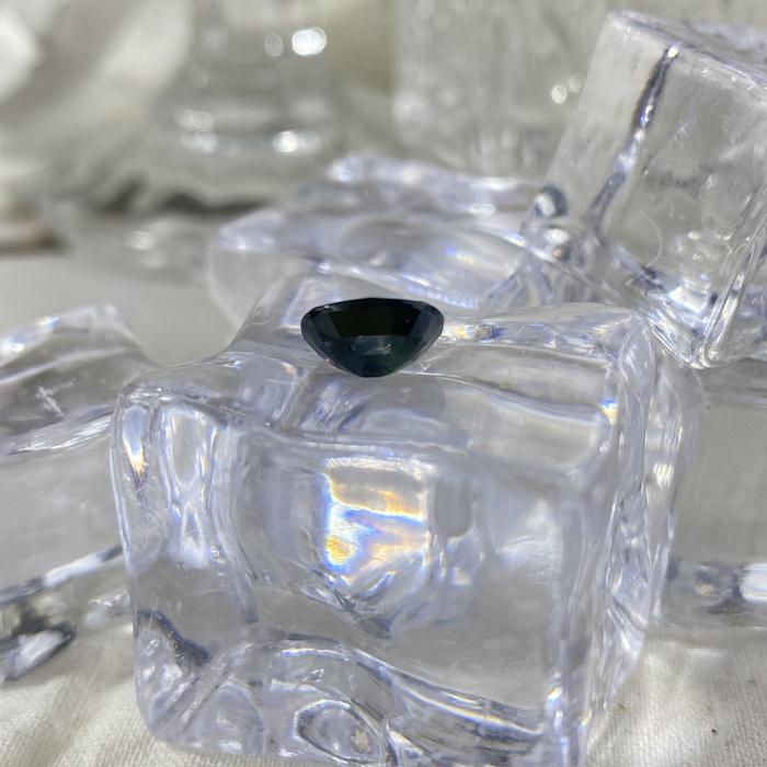 Deep Green Sapphire Cushion 8,5 x 6,5mm