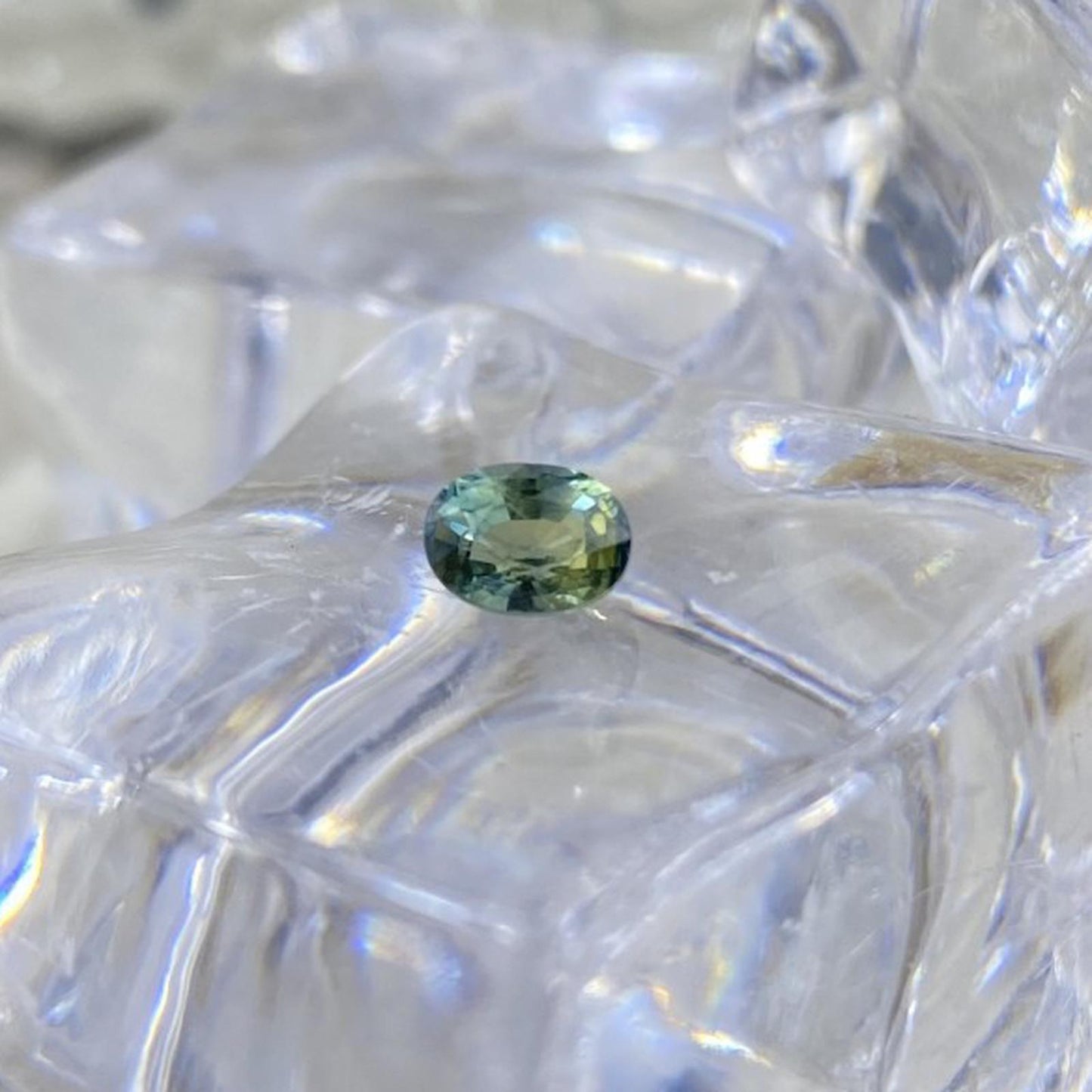 Teal Sapphire Oval 0,58 ct 5,2 x 4 mm