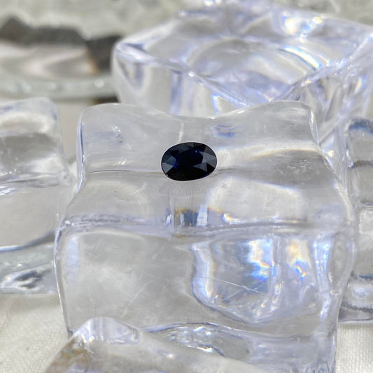 Deep Blue Sapphire 0,59ct 5,7x4,2mm