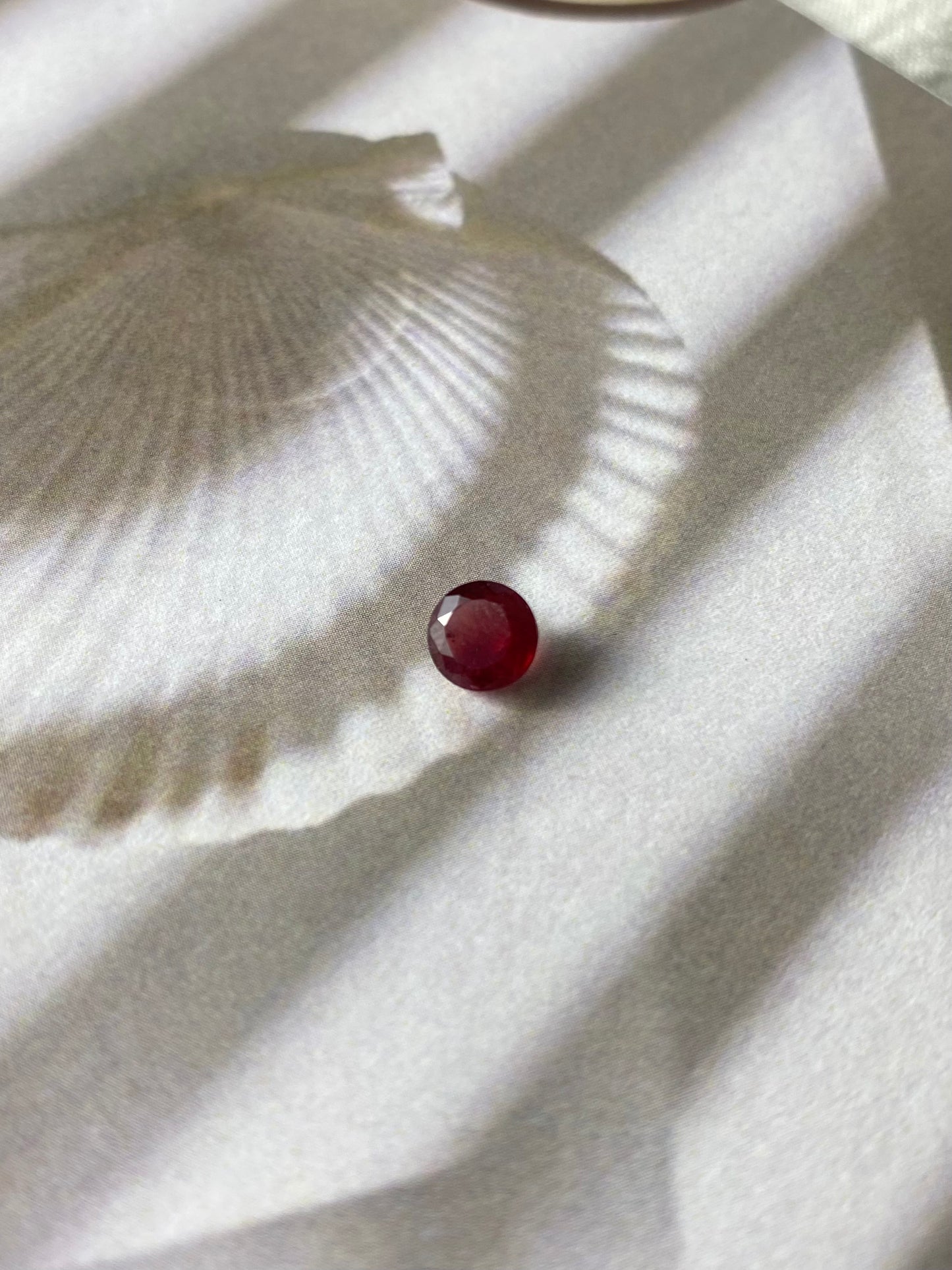 Ruby Round 6x6x4mm