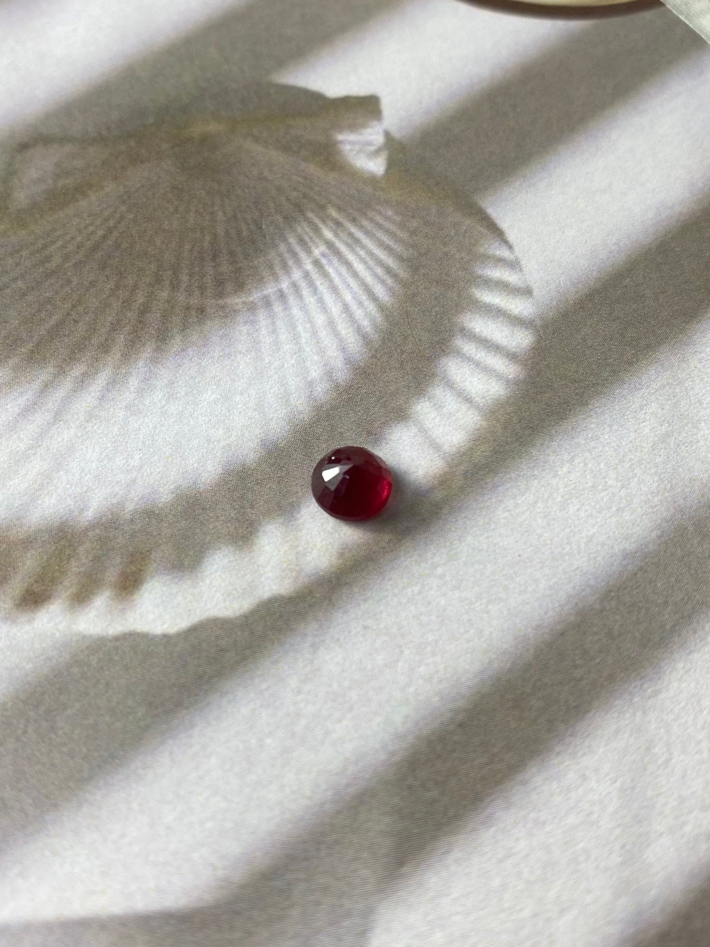 Ruby Round 6x6x4mm