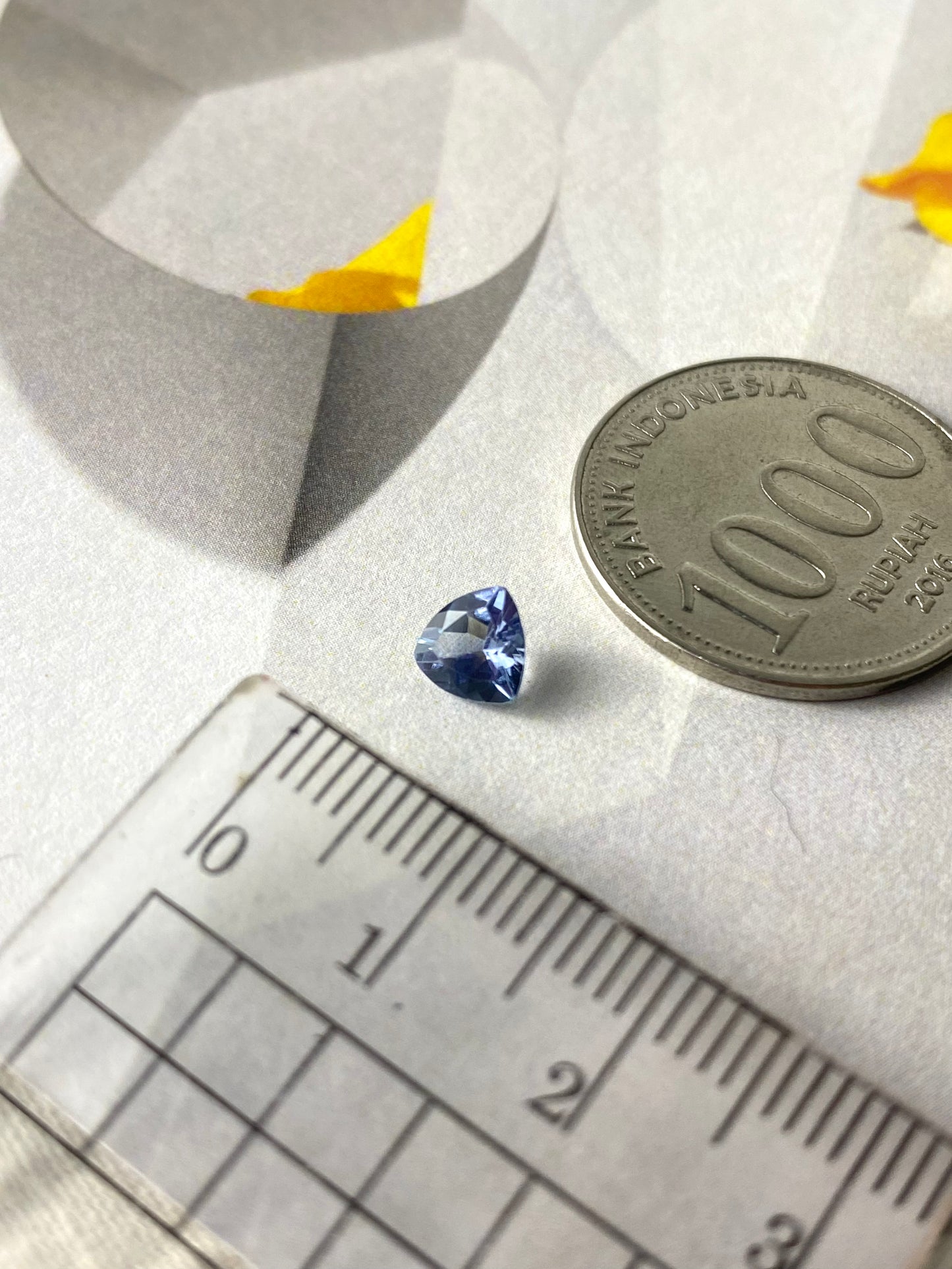 Tanzanite Zoisite Trillion 6x6x3mm 0,6ct