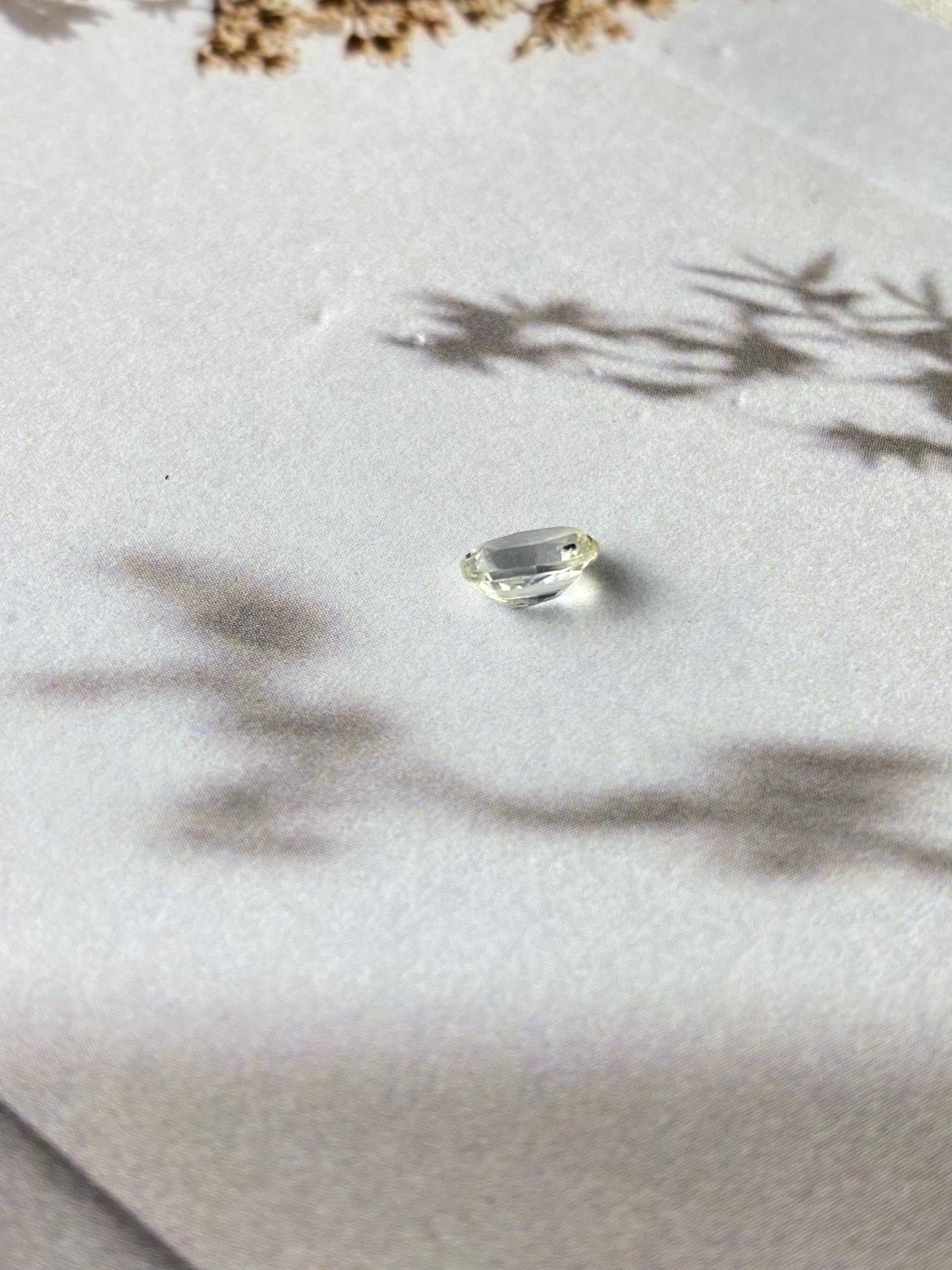 Oval White Shappire 7 x 5mm