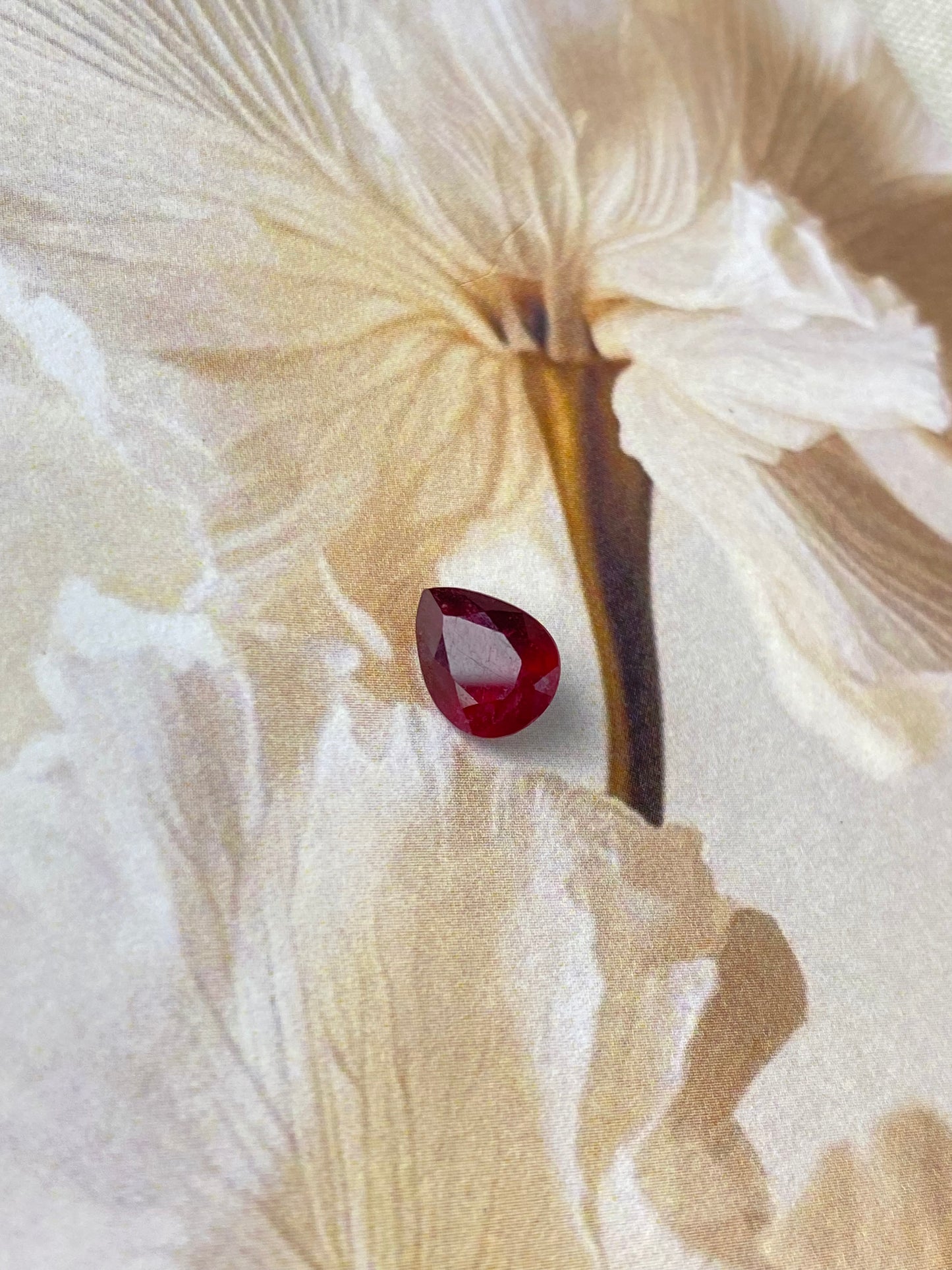 Red Ruby Pearcut 2,23ct 8,9x6,8x4,3mm