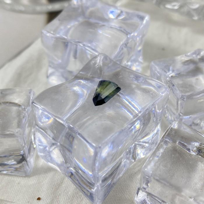 Shield Bicolor Sapphire 9,3 x 6,4 mm