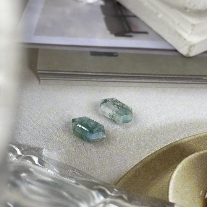 Moss Agate Shield 10 x 5 x 3mm