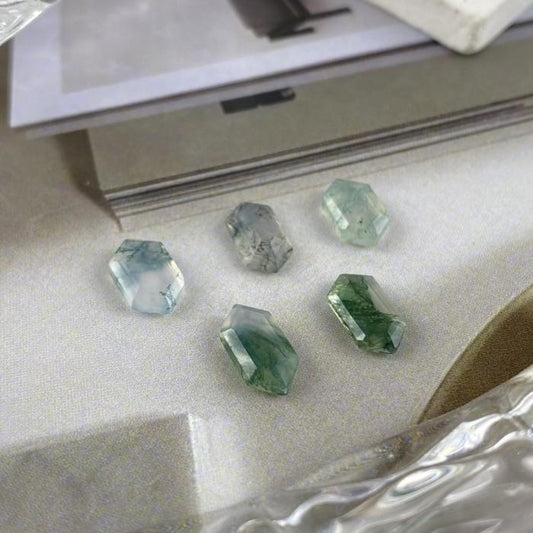 Moss Agate Shield 10 x 5 x 3mm