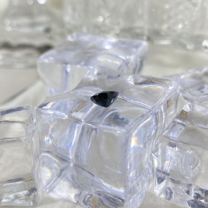 Black Sapphire Tear Drop 0,92 ct 6,9 x 4,9 x 3mm